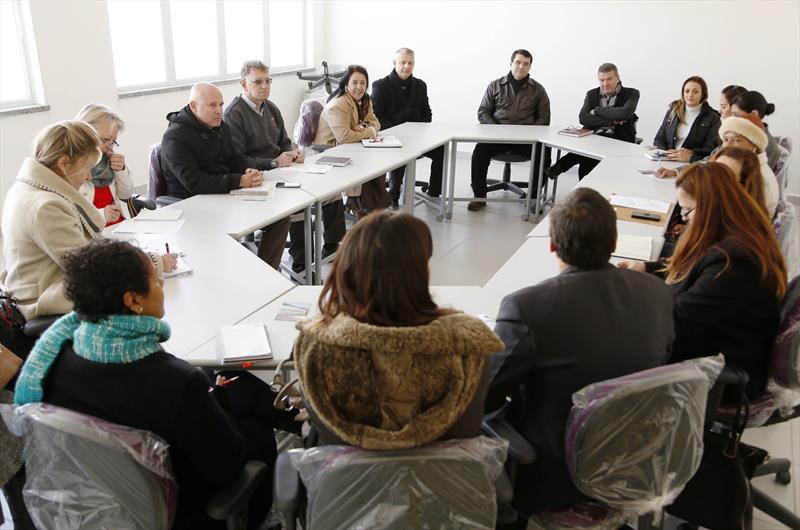 Representantes dos órgãos públicos envolvidos no projeto da Casa da Mulher Brasileira reuniram-se na manhã desta quarta-feira (8), para ajustar detalhes do evento de inauguração, marcada para o próximo dia 15. Curitiba, 08/06/2016 - (Foto: Luiz Costa/SMCS)