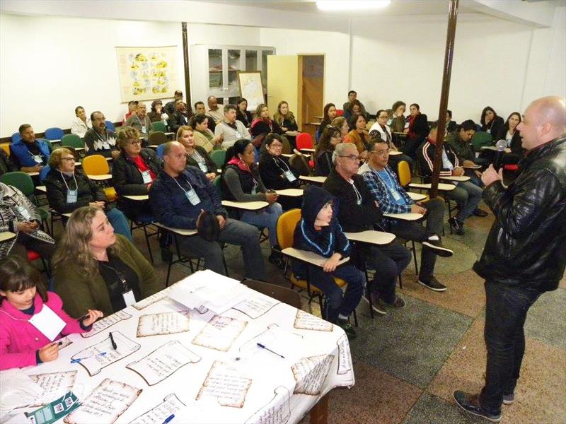 O encontro promove a consulta pública bairro a bairro e o debate das demandas direto com representantes de cada secretaria. O encontro promove a consulta pública bairro a bairro e o debate das demandas direto com representantes de cada secretaria.