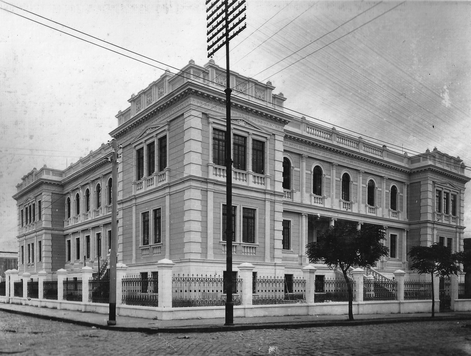 Escola Normal de Curitiba, década de 1920.