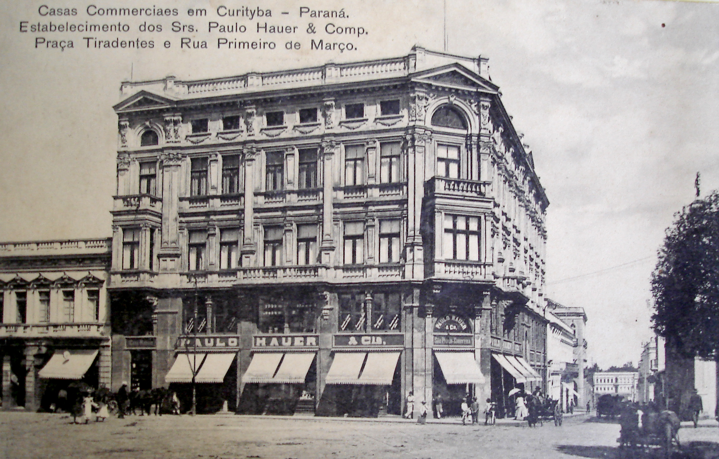 Edifício construído em 1901 que abrigou, até meados da década de 1920, o comércio de louças, artigos em alumínio, cristais, porcelanas, equipamentos agrícolas, ferro e aço.