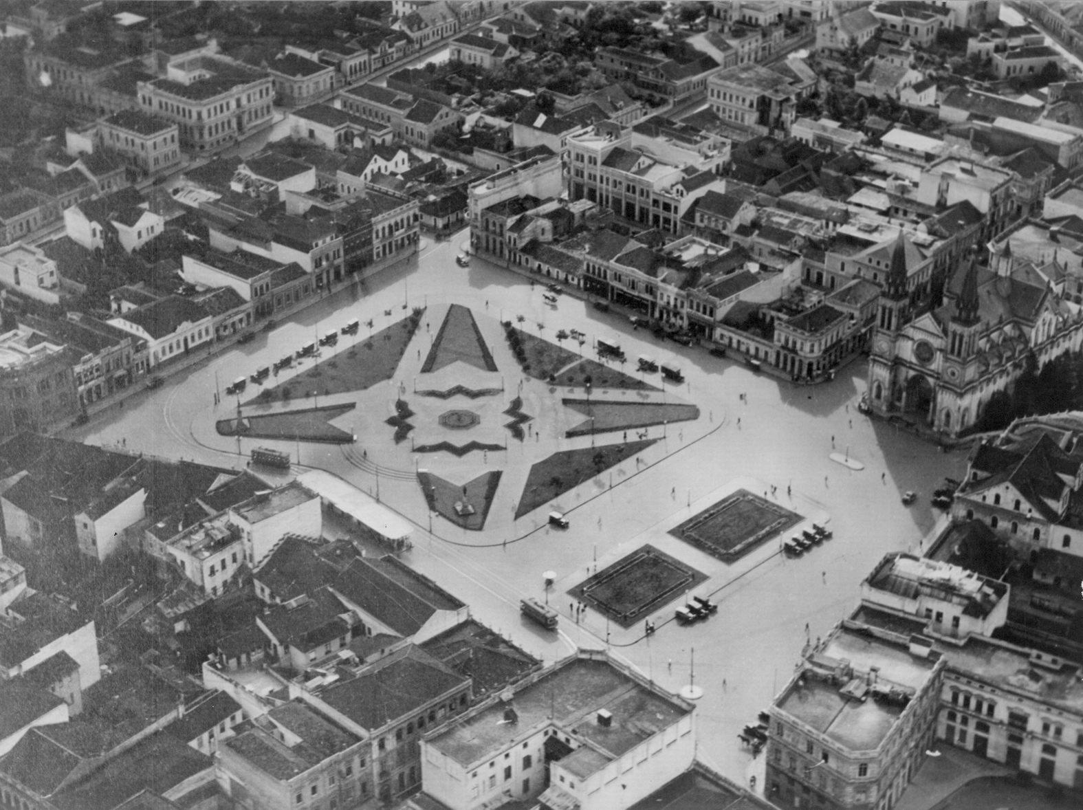 Vista aérea da Praça Tiradentes em 1938, apresentando o desenho da Planta de 1937.