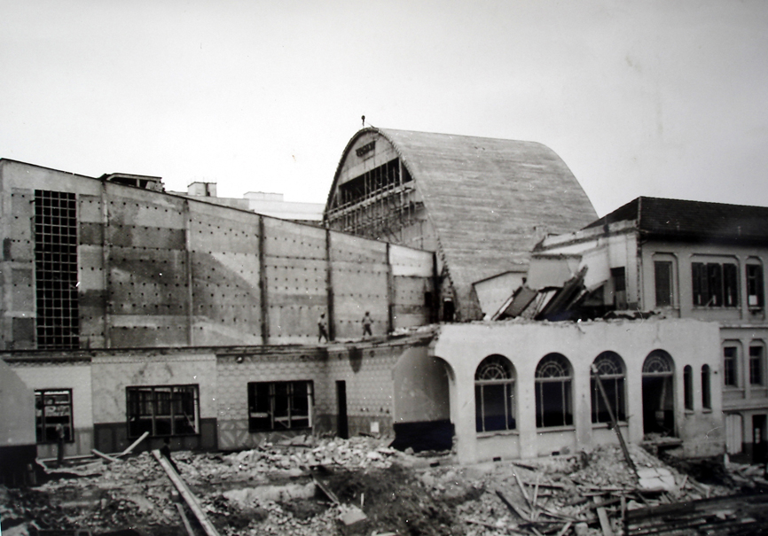 Teatro Guaíra na Praça Santos Andrade, em construção - 1958.
