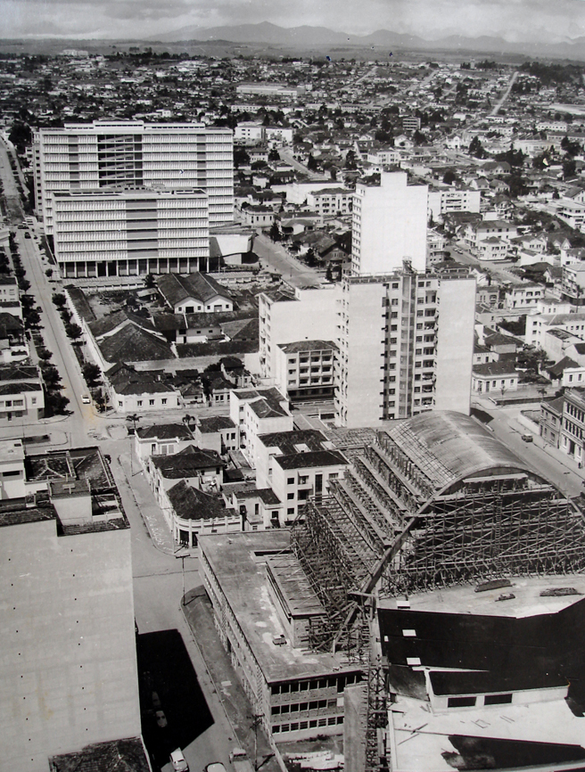 Teatro Guaíra na Praça Santos Andrade, em construção - 1960.