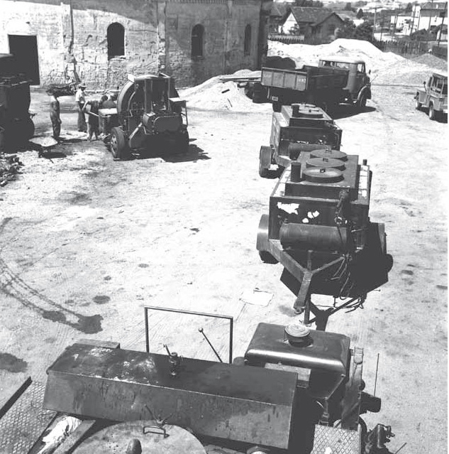 Usina de asfalto do Departamento de Obras da Prefeitura, que ocupou as dependências do atual Teatro do Paiol, na década de 1960.